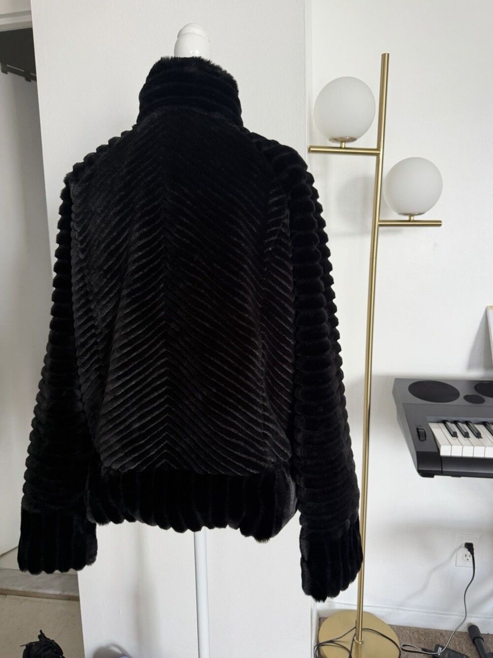 Bernardo Womens Black Chevron Ribbed FauxFur Bomber Jacket Size M Old Money Glam - Picture 11 of 11